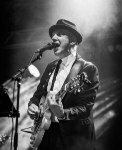 Joe la Mer - Vocals & Rhythmguitar